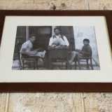  Su una parete sono anche appese quattro foto di famiglia in bianco e nero. �In alto a sinistra c�� il mio bisnonno Domenico Schettini � ci illustra Elio �. Fu lui a dare il via all�attivit� con prima sede a Conversano�